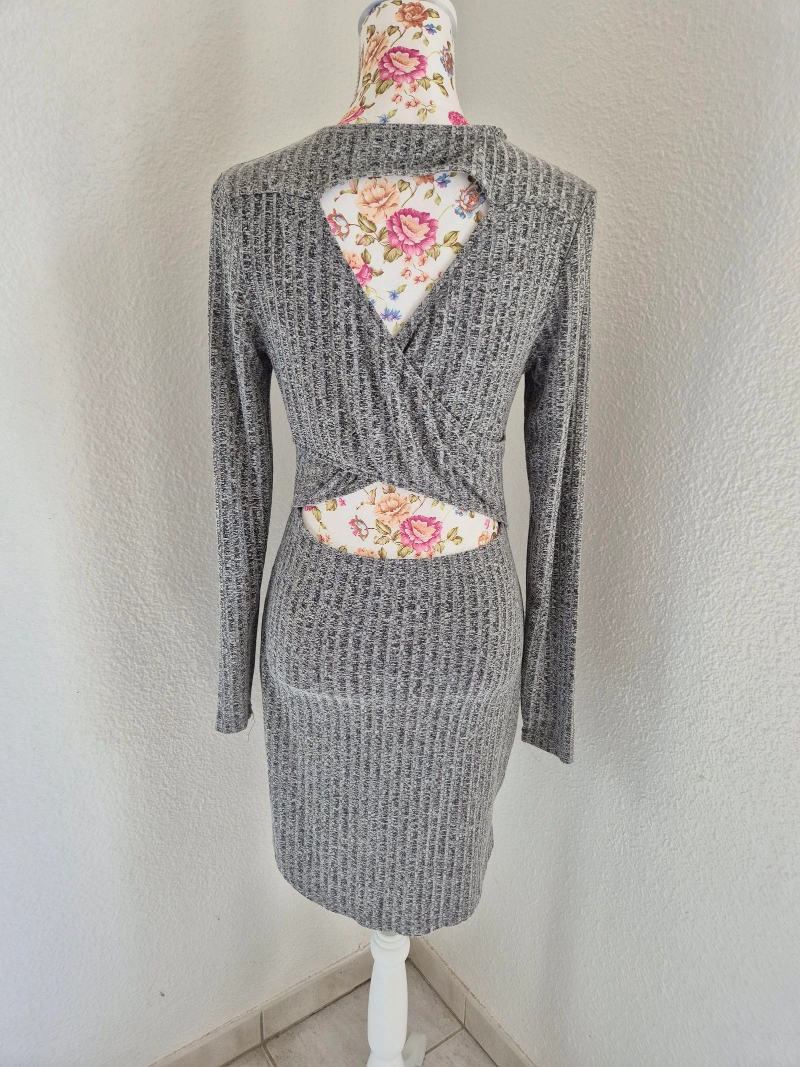 Robe pull côtelée Allyson Collection G cinza costas abertas mangas compridas justa chique – photo 4
